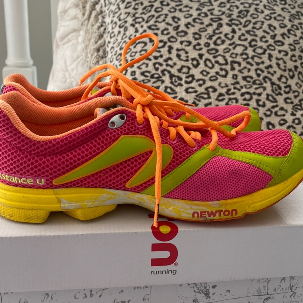 NEWTON RUNNING SHOES 10.5 EUC box included